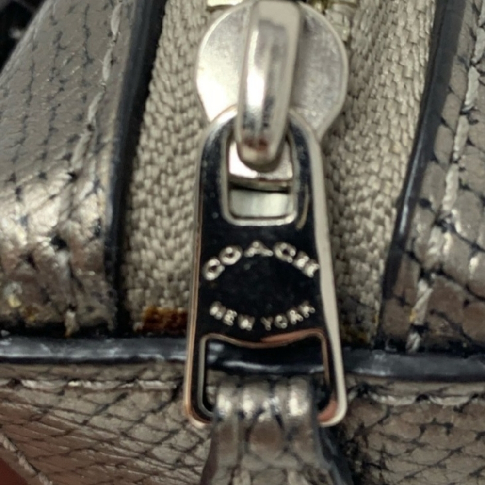 Coach Pouch Small Zip Top Gray Gunmetal Turnlock - Picture 6 of 6